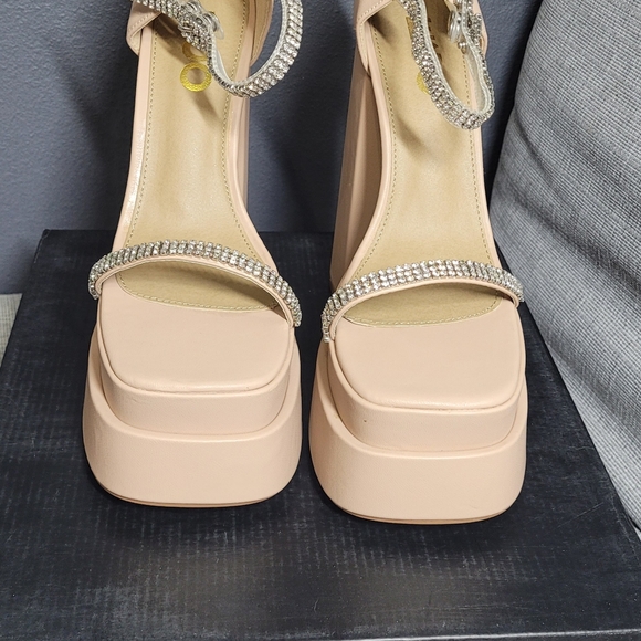 NEW WITH THE BOX EGO PLATFORM  HEELS - Picture 3 of 6